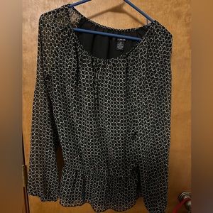 Black cream print poly blouse. Elastic waist long sleeve
